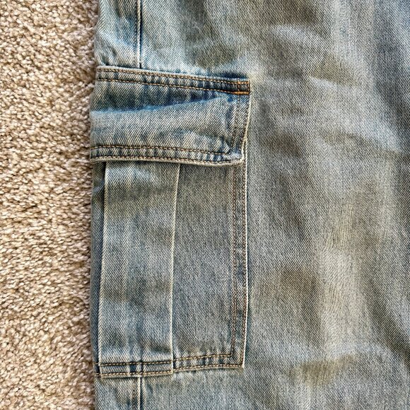 Hollister Low-Rise Baggy Cargo Jeans - Size 0 / W25 Regular - Picture 2 of 4